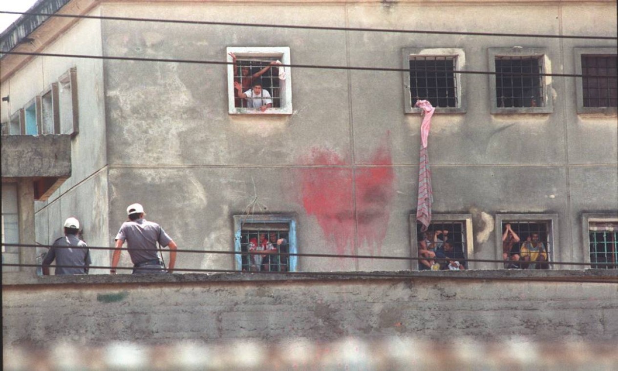 Ministro do STF mantém condenações de PMs por Massacre do Carandiru EM 1992