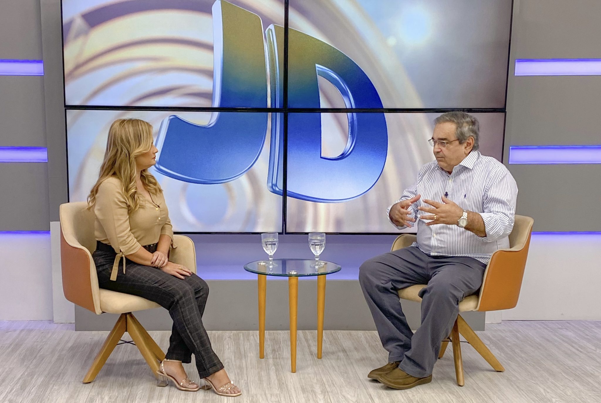 Álvaro Dias pode não apoiar ninguém para governo ”Tenho divergência com três candidatos. Posso tomar uma postura de neutralidade”