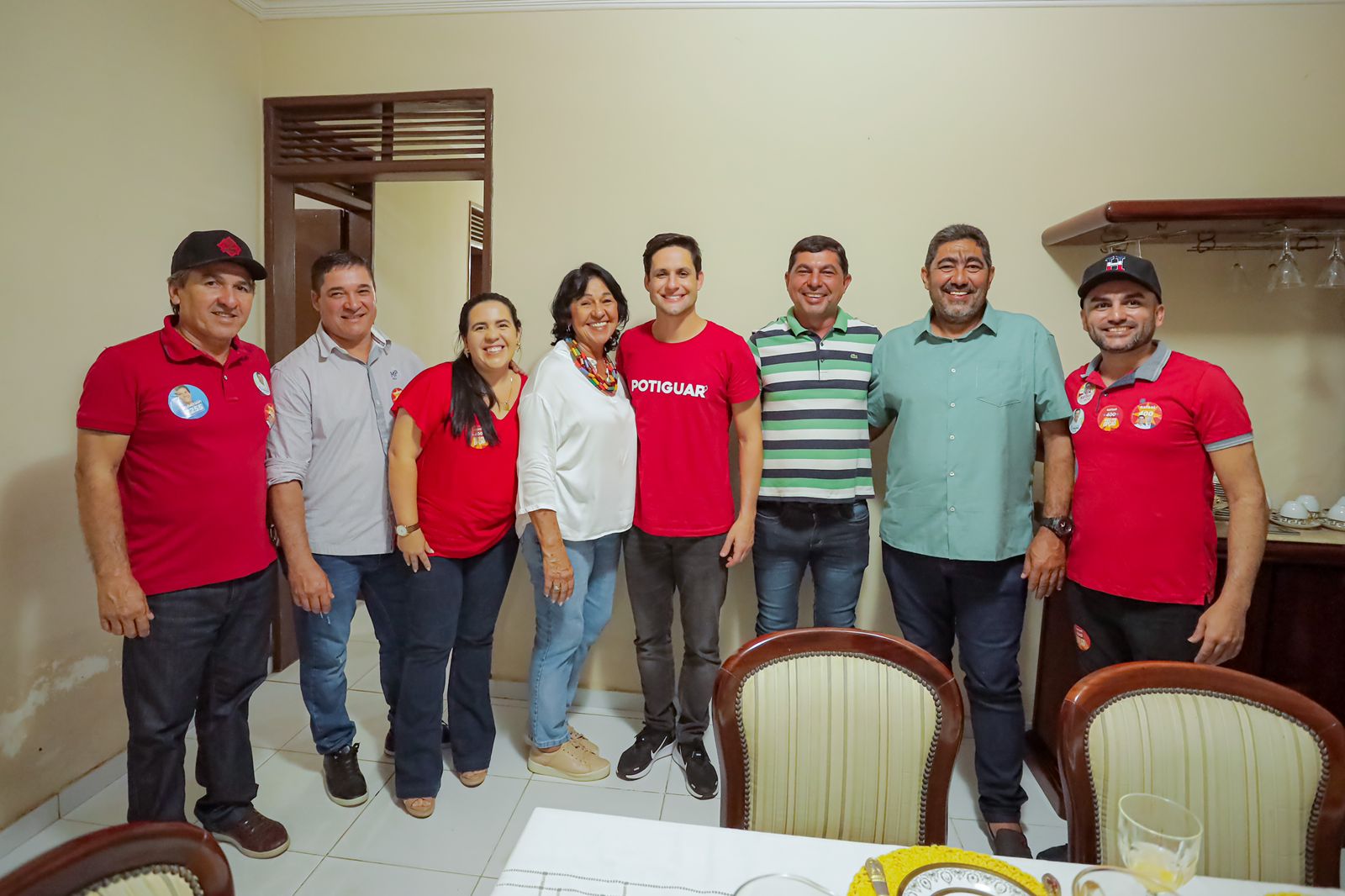 Rafael recebe apoio do grupo da ex-prefeita Otêmia e da maioria dos vereadores de Montanhas