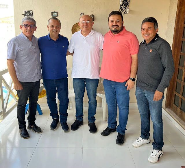 Filiado ao PV, partido federado com o  PT, Vivaldo Costa conversa com Rogério Marinho candidato de Fábio Dantas