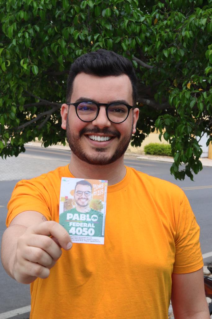 EXEMPLO: Candidato a Deputado Federal adota santinho que vira planta