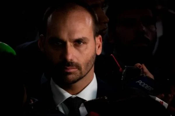 Eduardo Bolsonaro desafia Lula a comparecer em festa de Barretos