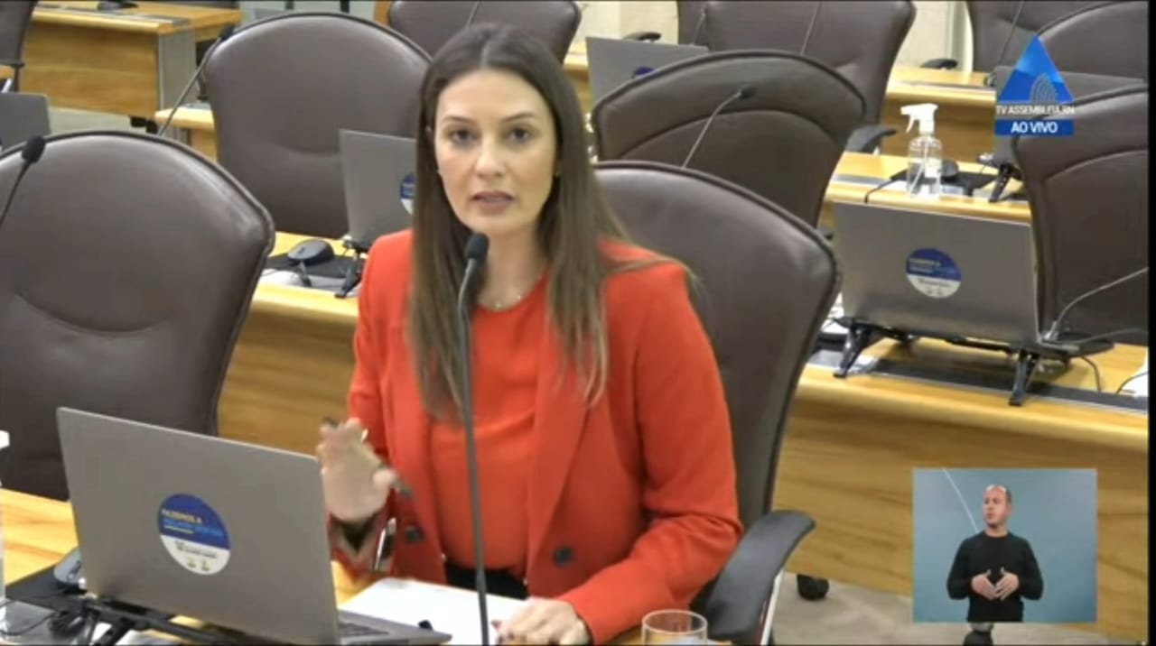 Cristiane Dantas cobra explicações sobre aumento de 70% no valor de emplacamento de veículos no RN