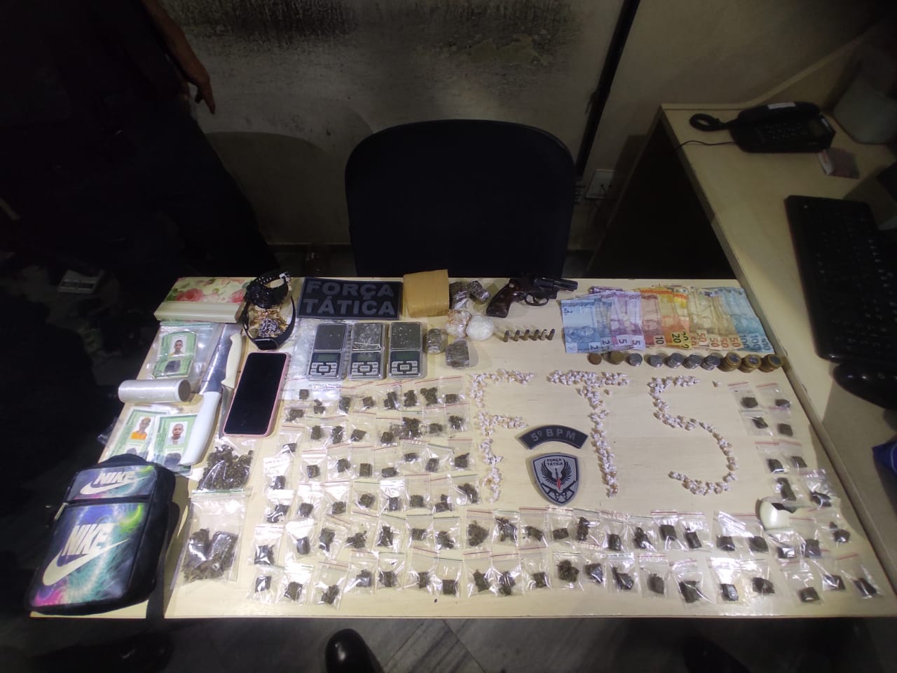 PM prende quadrilha com armas e drogas em Ponta Negra