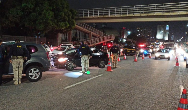 43 motoristas são flagrados dirigindo sob efeito de álcool e três são presos neste final de semana no RN