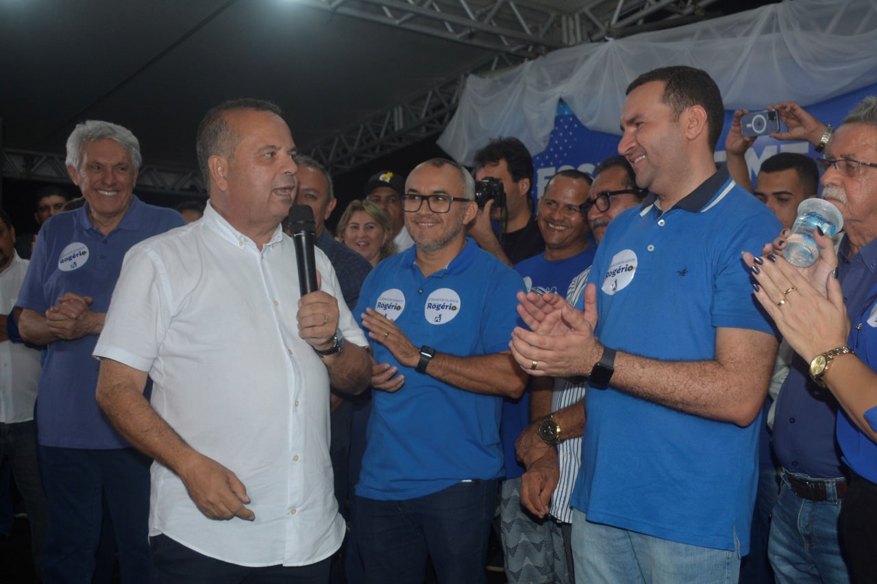 Mesmo após rompimento com o vice, Emídio Júnior mostra força e reúne multidão em evento para apresentação de candidatos