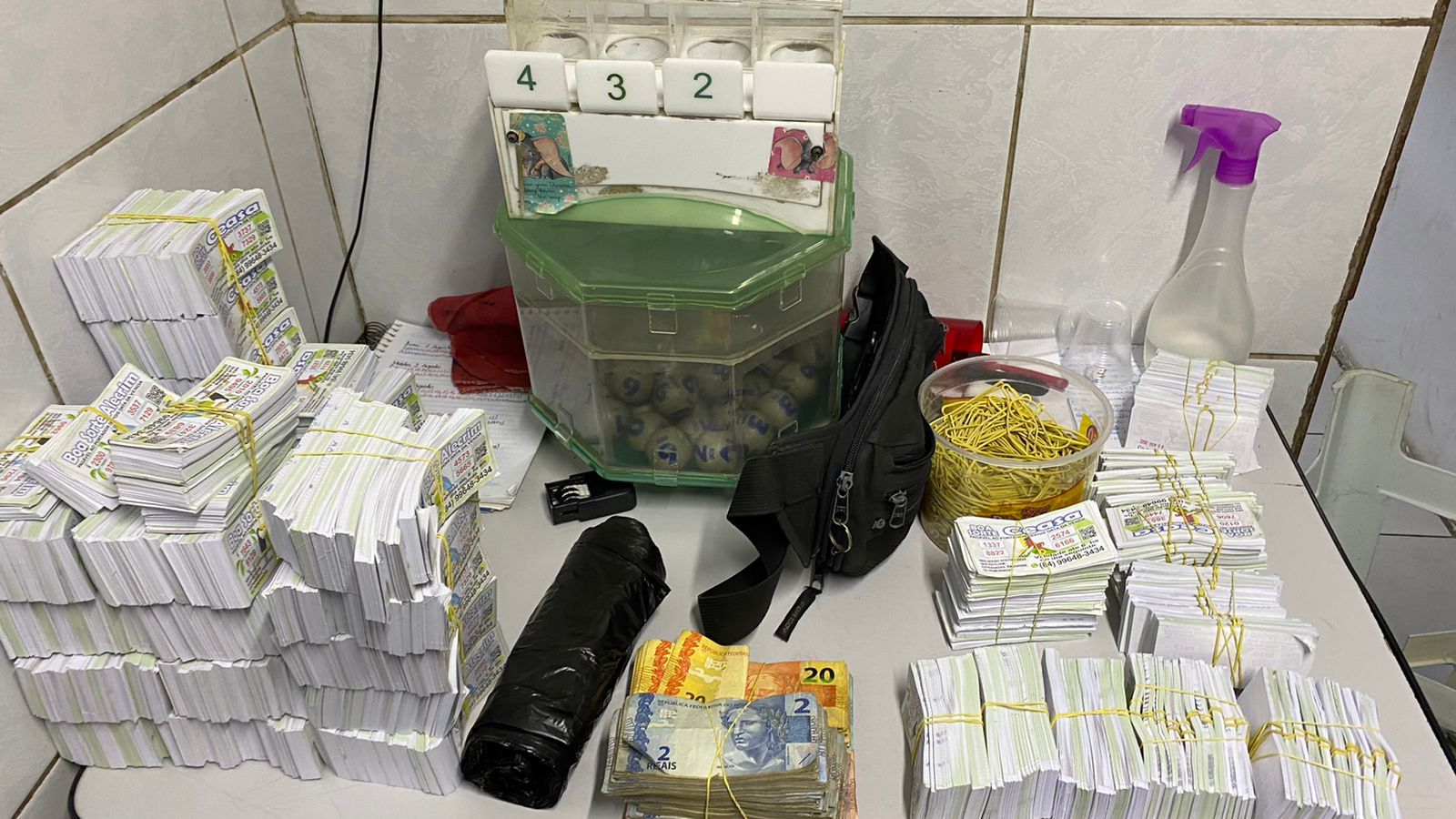 Polícia Civil apreende materiais para jogo de azar na zona sul de Natal