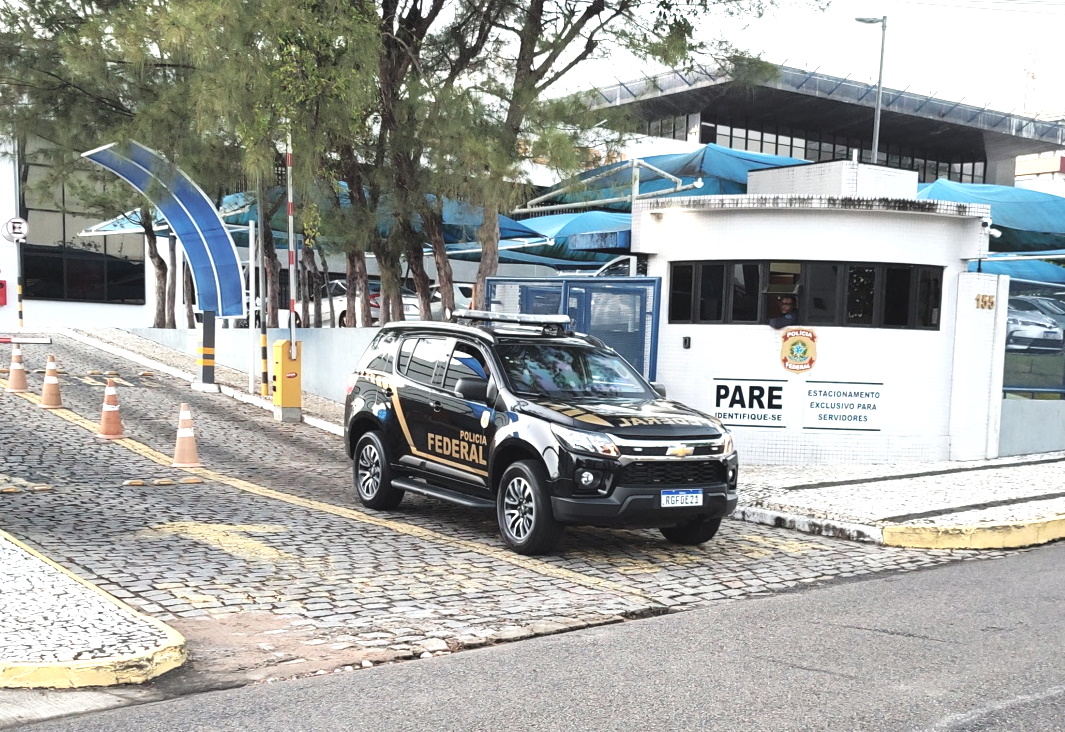 Polícia Federal cumpre mandado de prisão contra homem condenado por contrabando de cigarros na Grande Natal