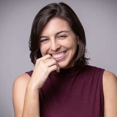 VÍDEO: Natália Bonavides fica rindo à toa e se omite ao ser questionada sobre declaração de Lula com relação ao “grelo duro” de Fátima Bezerra