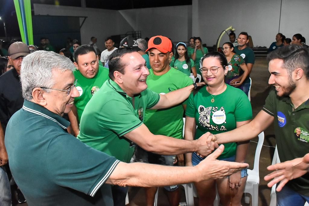 Prefeito Alan recebe Ezequiel, Garibaldi e Rogério em grande carreata pelas ruas de Apodi