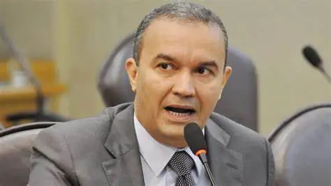 VÍDEO: Kelps detona Natália e diz que enquanto ele defende o RN, ela defende o PT