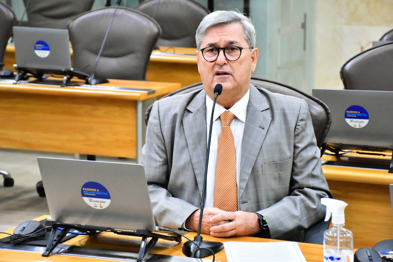 Tomba Farias pede que Fátima Bezerra saia do gabinete para “tapar” os 350 buracos da estrada dos destinos turísticos de Tibau do Sul/Pipa