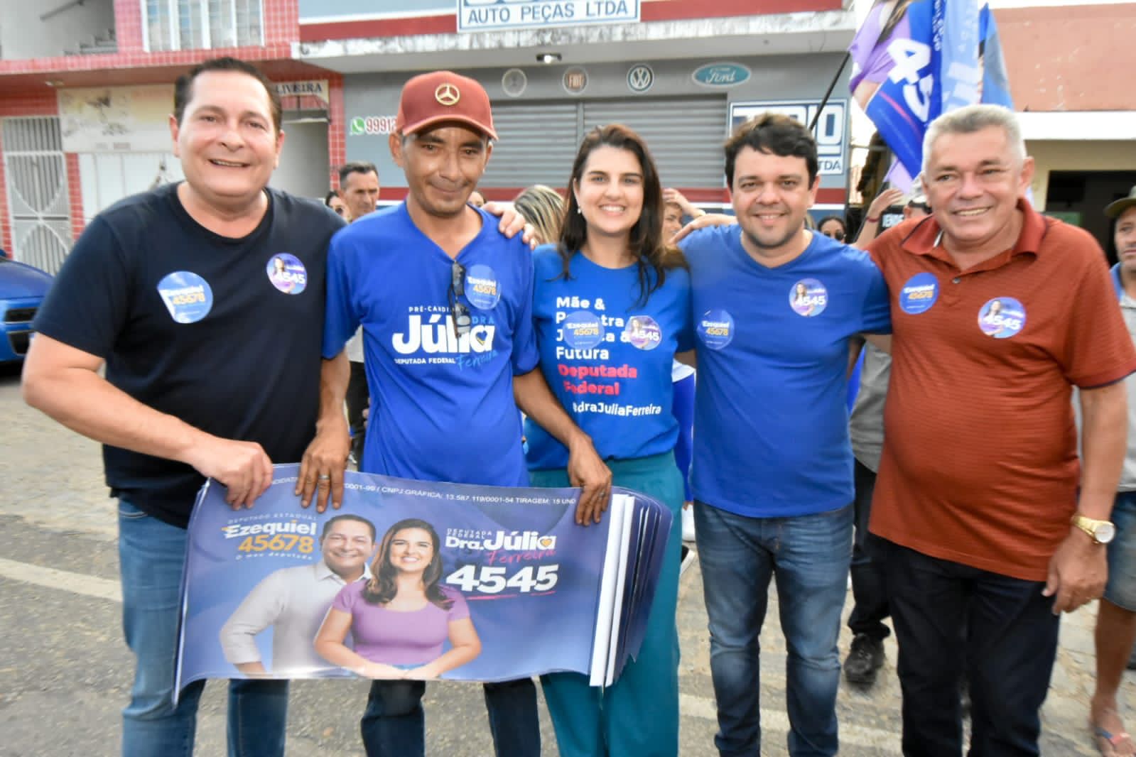 Seridó: Dr. Tiago inicia campanha em Parelhas com adesivaço da dobradinha Ezequiel e Dra. Júlia Ferreira
