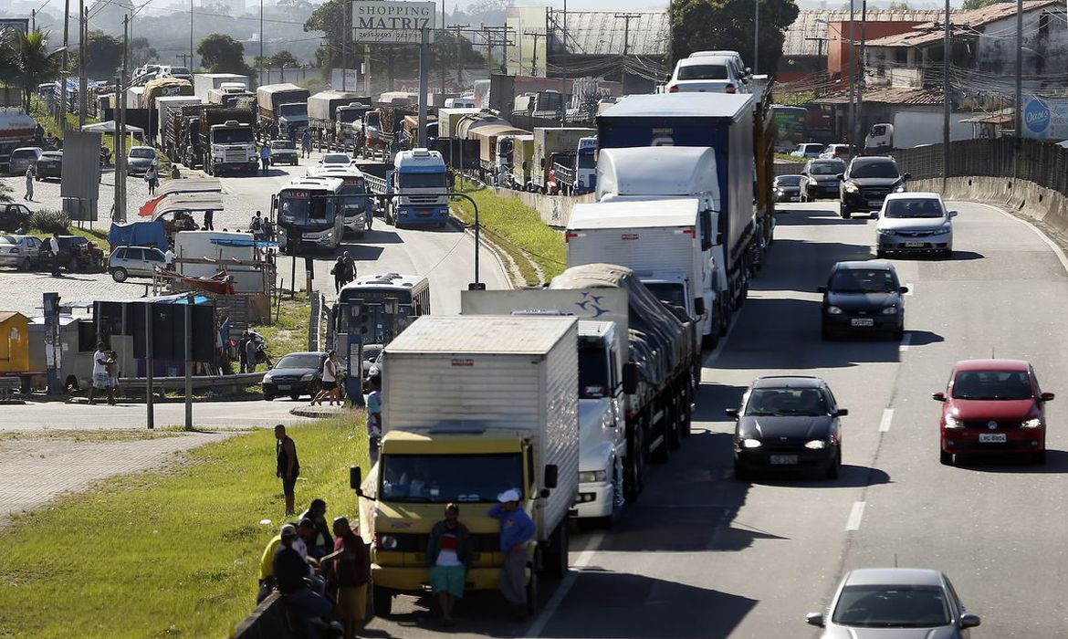 Benefício para caminhoneiros começa a ser