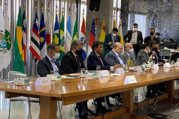 Pesquisas apontam que ao menos 12 governadores, incluindo Fátima Bezerra, podem ganhar no 1° turno
