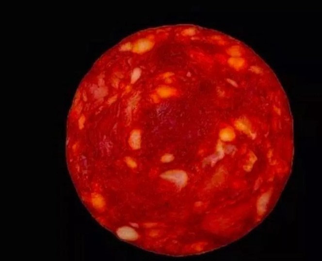 Cientista de renome posta foto de salame e diz que era uma estrela