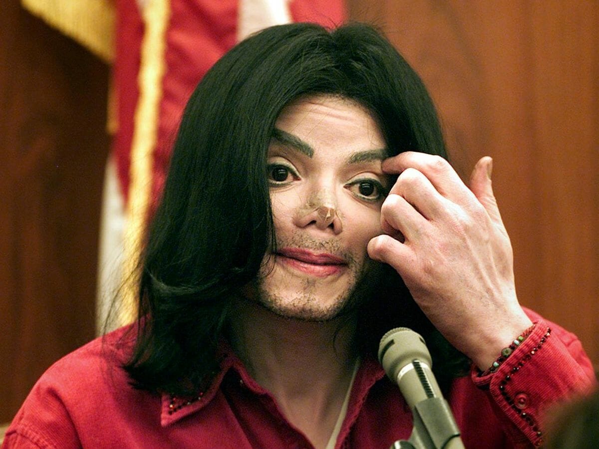 Rei do Pop, Michael Jackson, teria usado 19 identidades falsas para obter drogas
