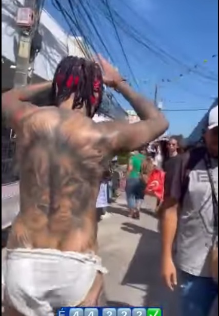 VÍDEO: Candidato 'causa' na web ao pedir voto vestindo só cueca em Natal