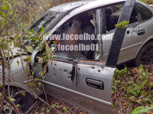 Casal é crivado de bala dentro do carro em Ipanguaçu (RN); Criança de 2 anos é encontrada viva no local