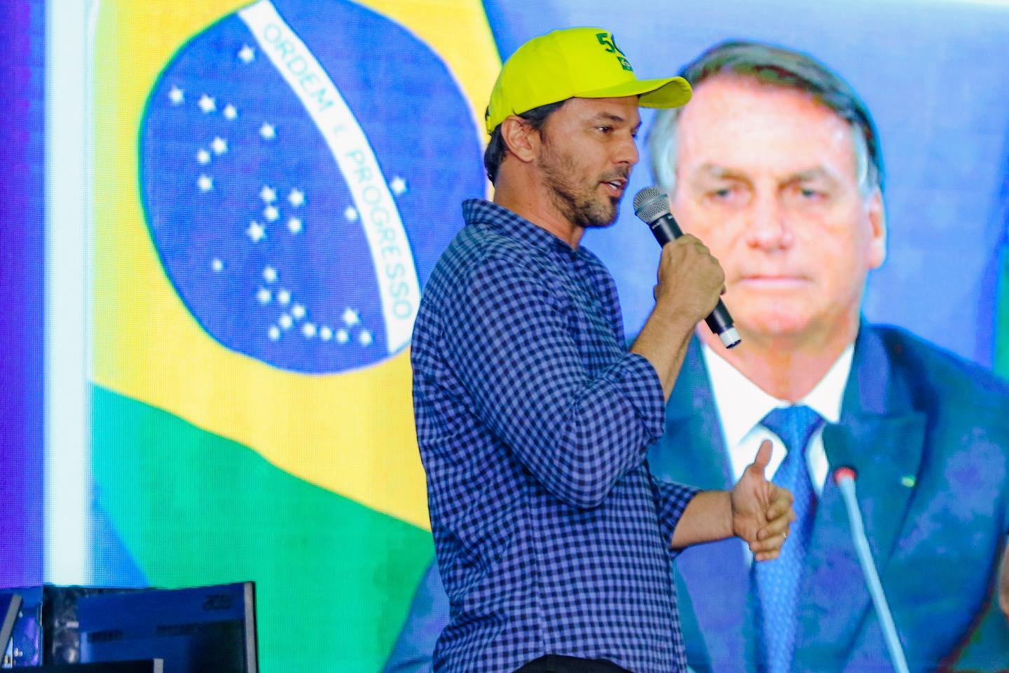 Confiante na reeleição de Bolsonaro, Fábio Faria diz que população vai cobrar fechamento do Ipec no próximo dia 2