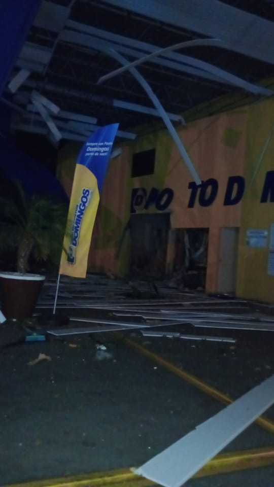 VÍDEO: Bandidos explodem posto de gasolina e fazem funcionários de refém em Ceará-Mirim