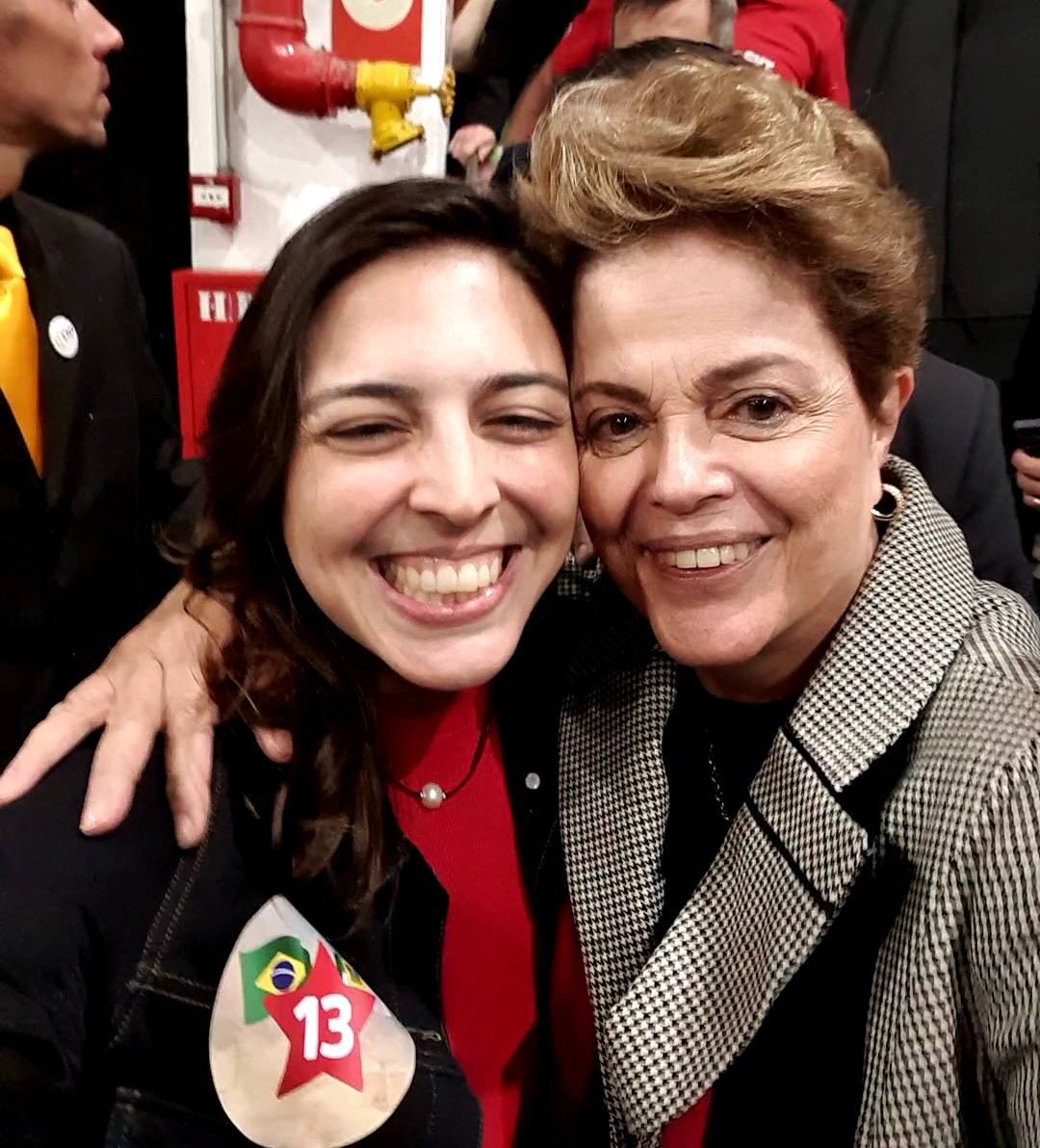 Natália Bonavides comemora o 'brilhante' apoio da ex-'presidenta' Dilma
