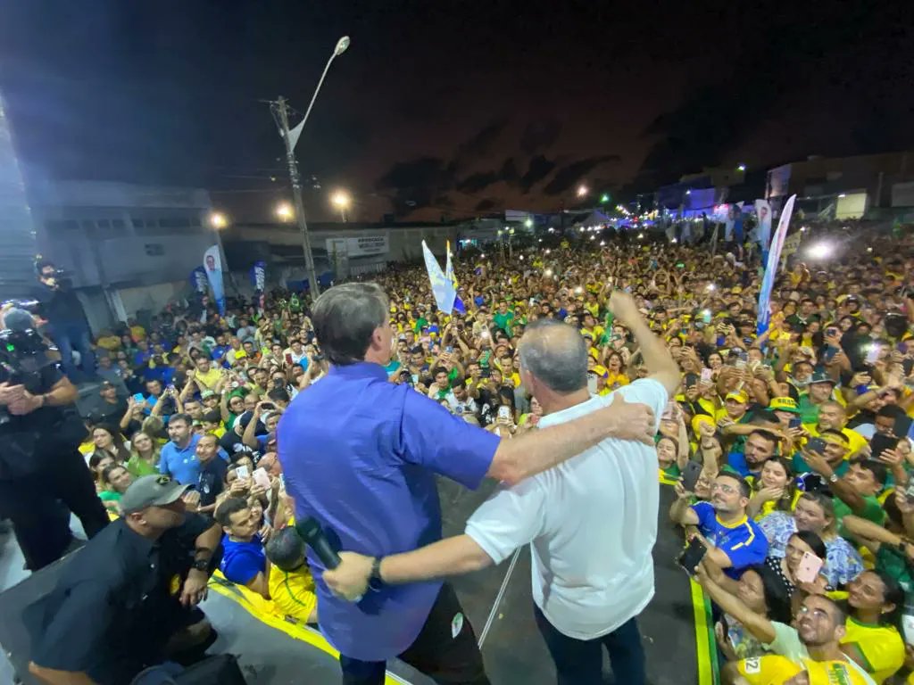Multidão de verde e amarelo ocupa ruas de Natal em apoio a Bolsonaro e Rogério