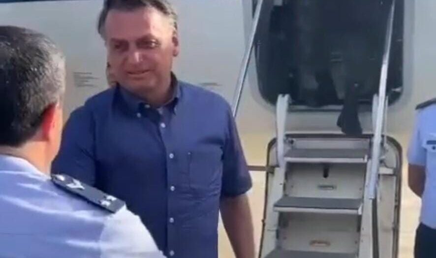 Com duas horas de atraso Bolsonaro chega à Base Aérea de Parnamirim