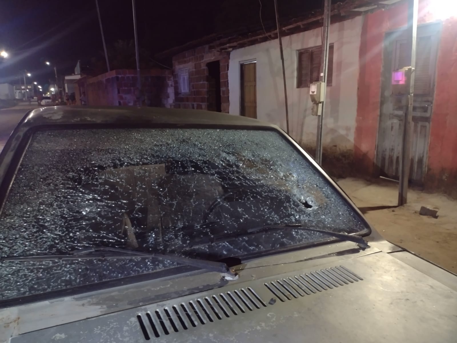 Homem tenta escapar da morte, mas é alcançado e assassinado no quintal de casa na Grande Natal