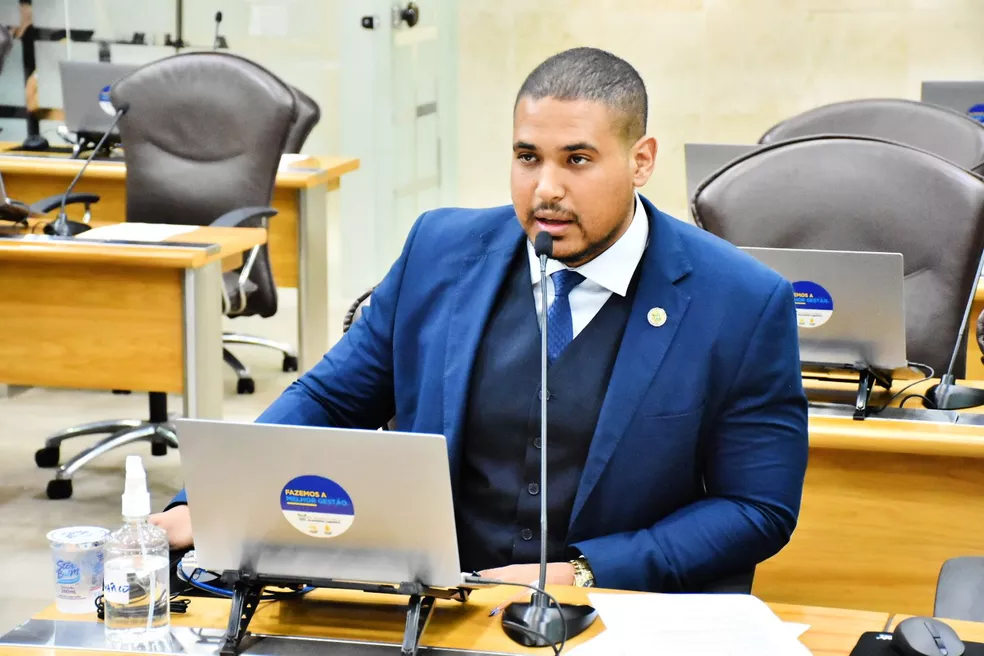 Deputado protocola pedido de cassação do mandato de Fátima Bezerra por 'desgoverno'