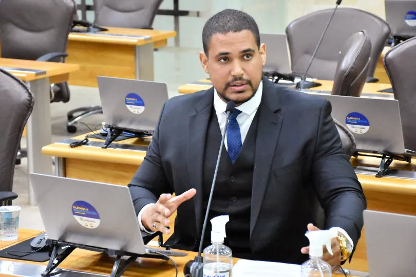 Deputado Michael Diniz protocola pedido para um hospital veterinário em Parnamirim