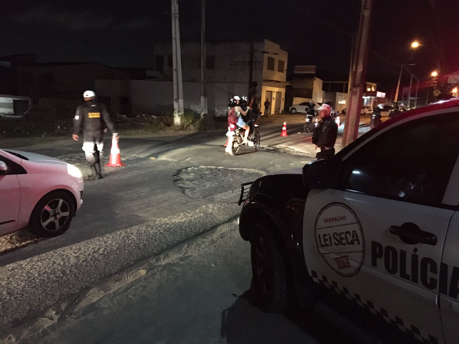 Lei Seca prende dois motoristas por embriaguez ao volante e recupera moto roubada em Natal