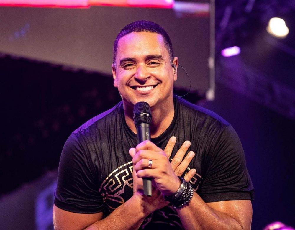 Xanddy surpreende e anuncia fim da banda Harmonia do Samba