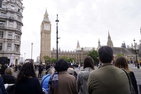 Começa cortejo do caixão da rainha Elizabeth II em Londres