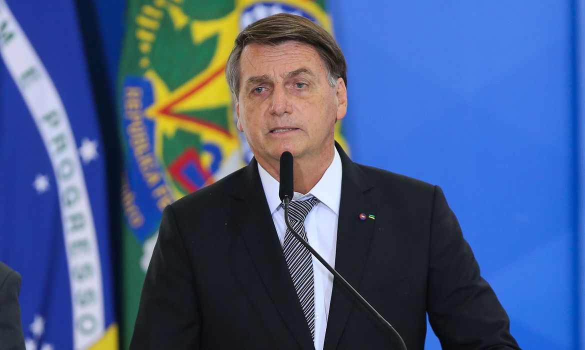 “Ele pode me chamar de genocida, e eu não posso chamá-lo de ladrão”, diz Bolsonaro ao criticar TSE