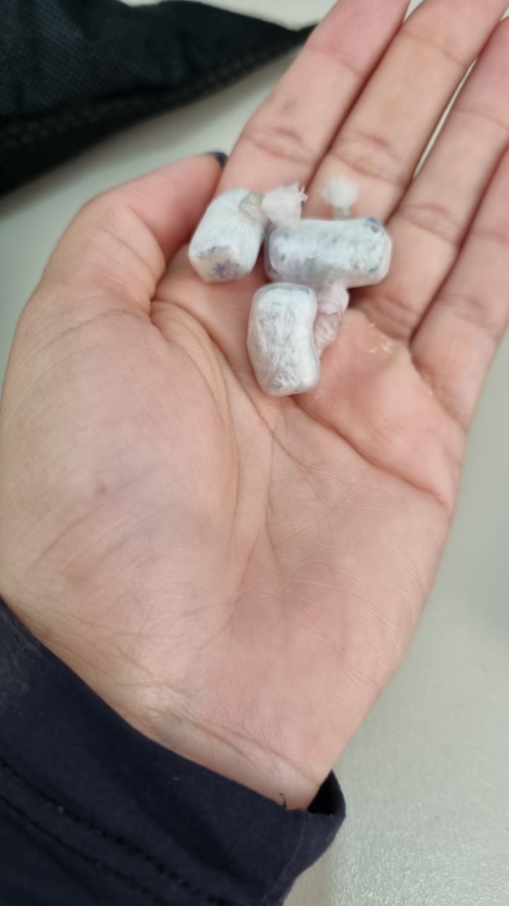 Polícia prende mulher tentando entrar em penitenciária com LSD