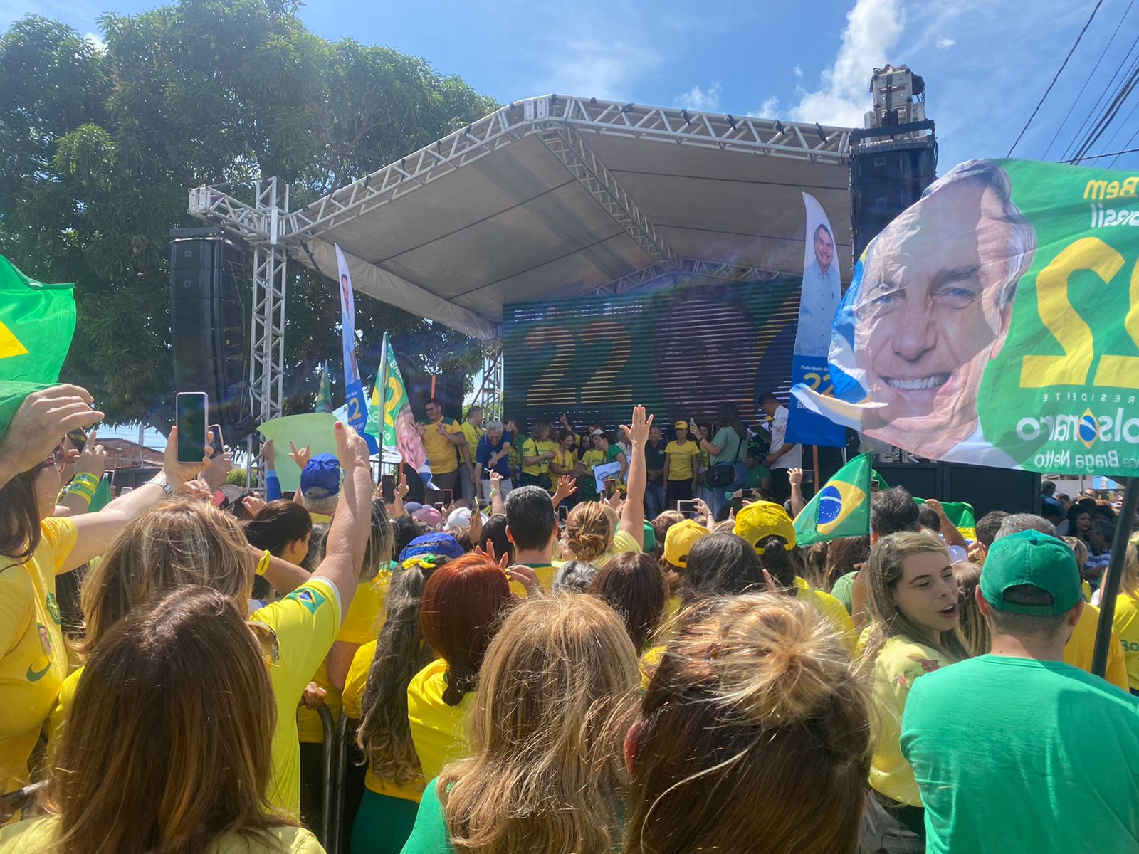 Michelle Bolsonaro participa de motociata e discursa para apoiadores em Natal