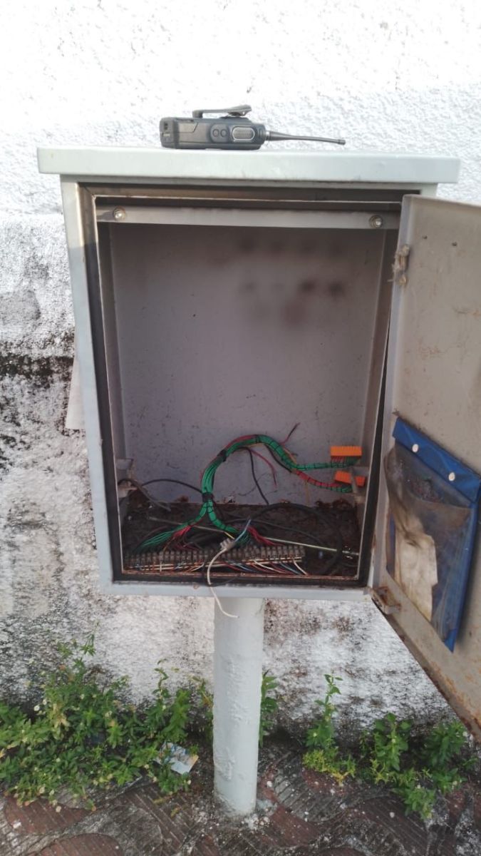 PRA QUÊ ? Bandido furta controlador de semáforo e causa transtorno no trânsito de Natal