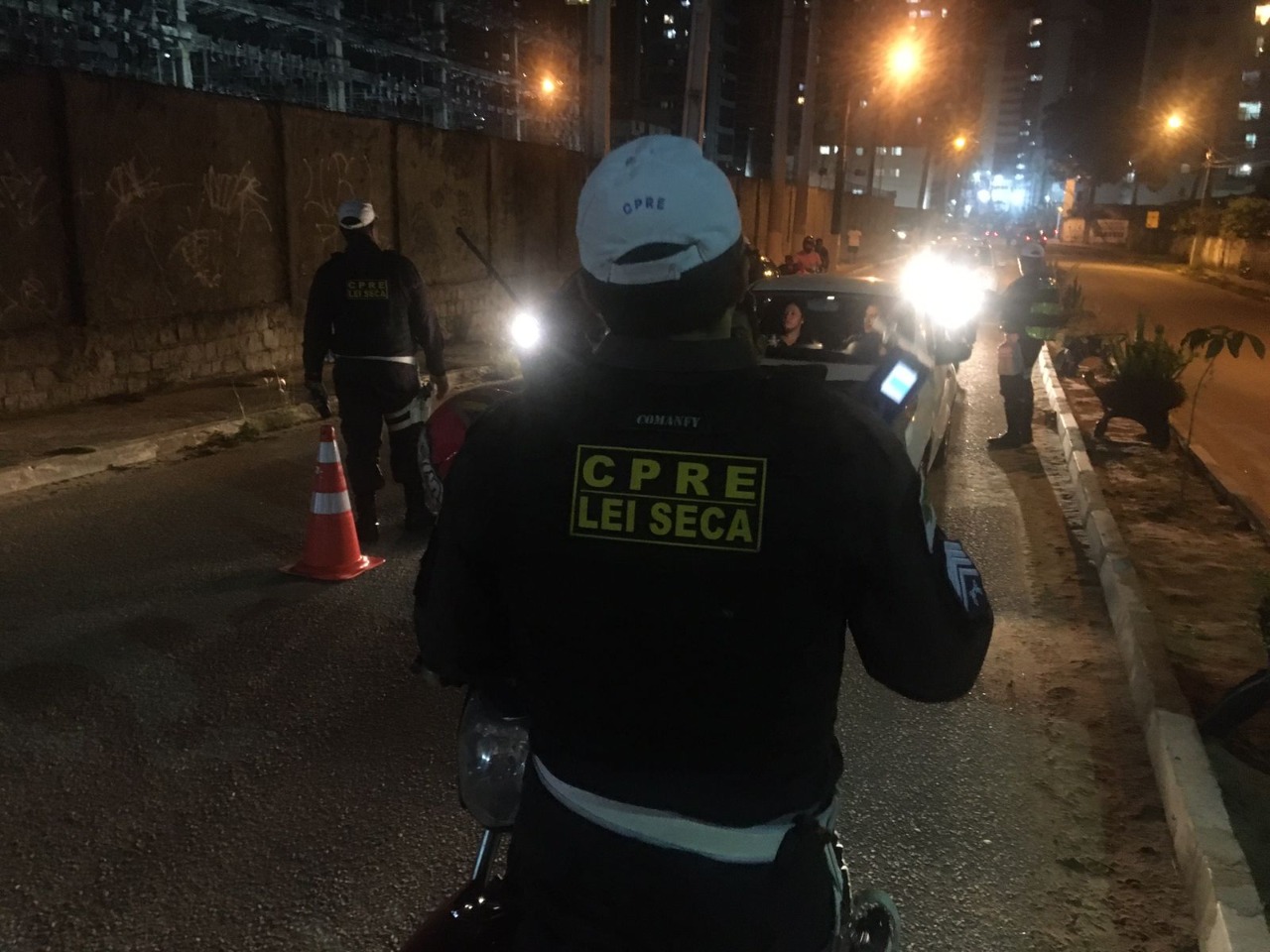 Lei Seca prende motoboy alcoolizado e flagra adolescentes conduzindo motocicletas em Natal