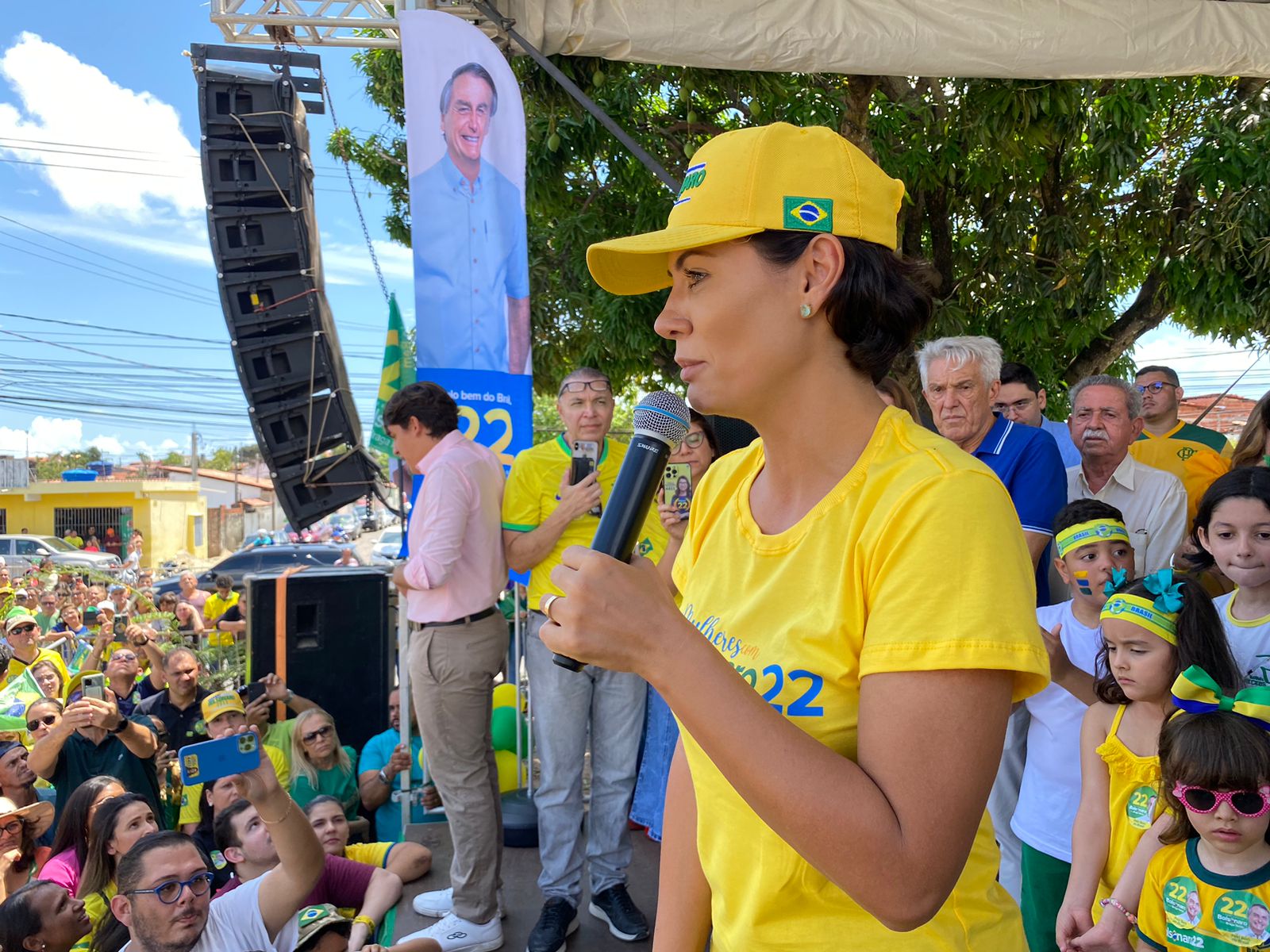 Comando Vermelho estaria envolvido em disparo contra igreja onde Michelle discursou, suspeita GSI