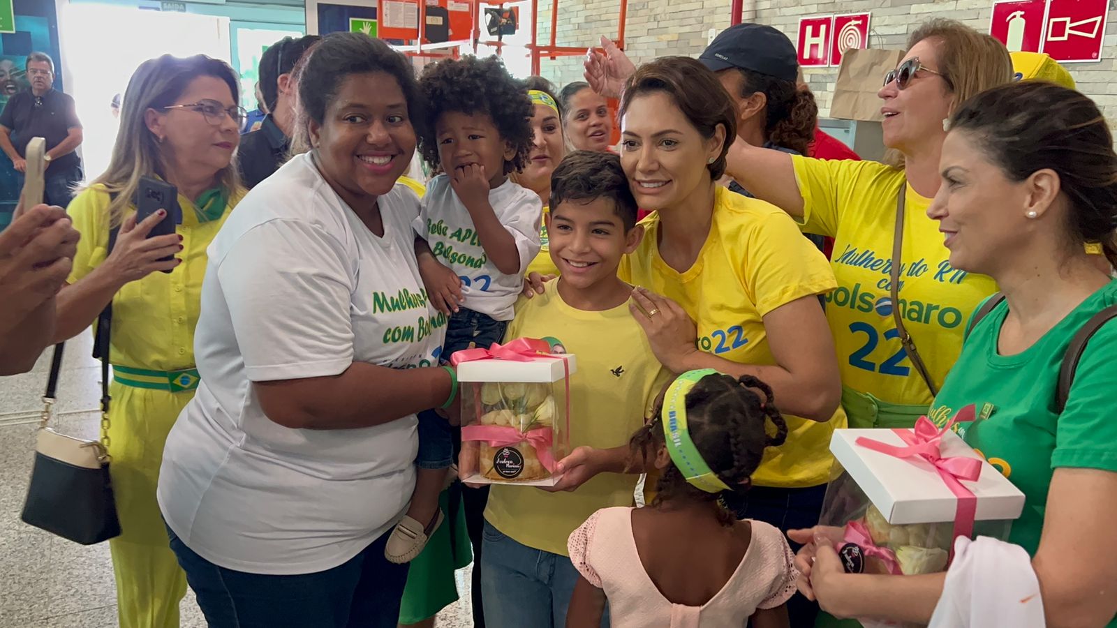 VÍDEO: Ao lado de Michelle Bolsonaro em Natal, ex-ministra Damares chama PT de "Partido das Trevas"