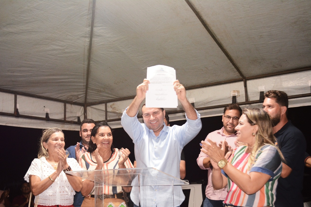 Prefeito Emídio Jr. assina ordem de serviço para asfaltar trecho de Traíras a Capoeiras, um dos principais acessos da zona rural macaibense