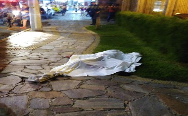 Psicólogo que matou o próprio irmão na praia do Meio já respondia pela lei Maria da Penha por agredir a mãe e a avó