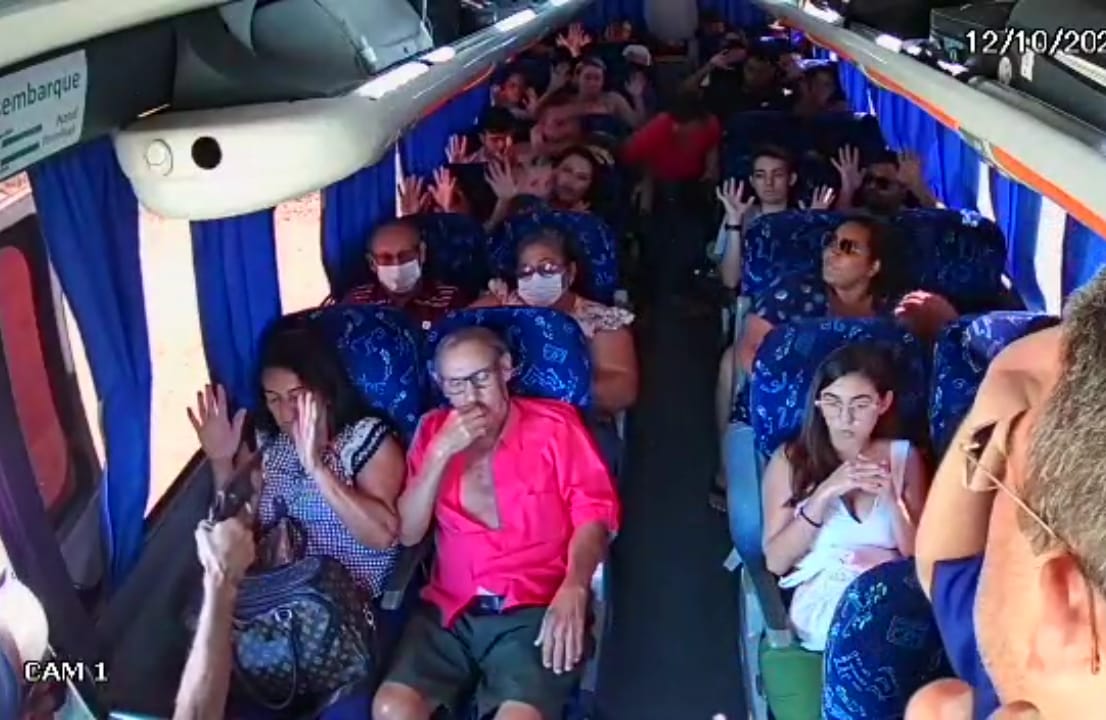 RN FRÁGIL: Bandidos rendem passageiros e fazem arrastão em micro-ônibus em Parelhas (RN)