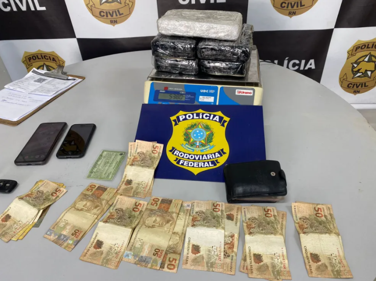 PRF prende homem que transportava 5 quilos de cocaína escondidos no carro em mossoró