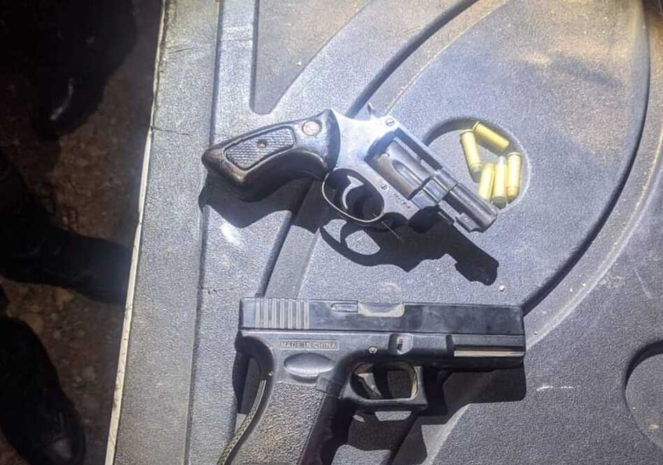 Bandidos confundem ambulância com viatura policial e deixam "armas" para trás no Interior do RN
