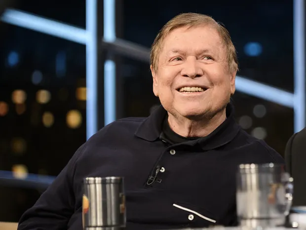 Ex-chefão da TV Globo infarta durante voo, é internado e espera recuperação