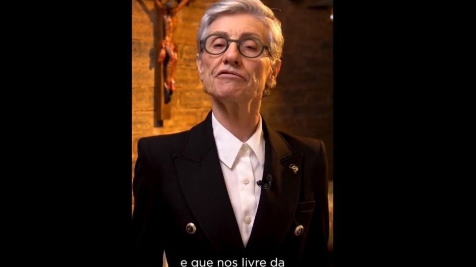 Cássia Kis pede oração contra "ameaça comunista" no dia 12 de outubro