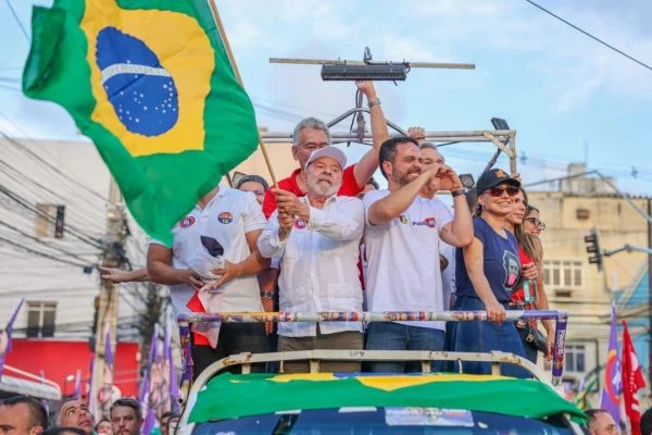 Lula elogia Renan Calheiros e fala em colocar ex-ministro de Bolsonaro na cadeia