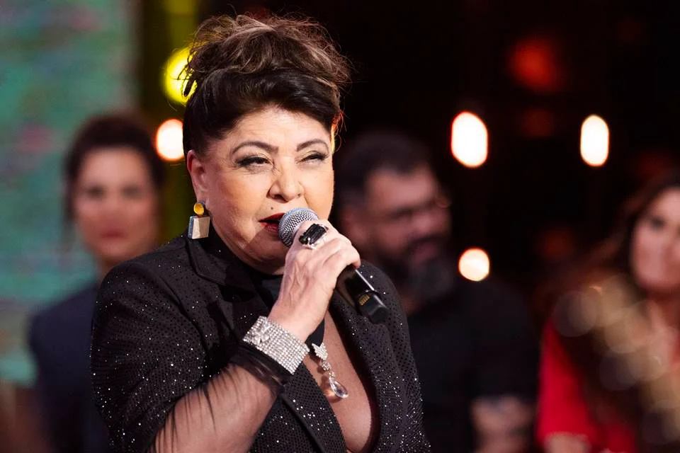 POUCA VERGONHA: Em protesto, Roberta Miranda convoca fãs para ‘punhetaço coletivo’